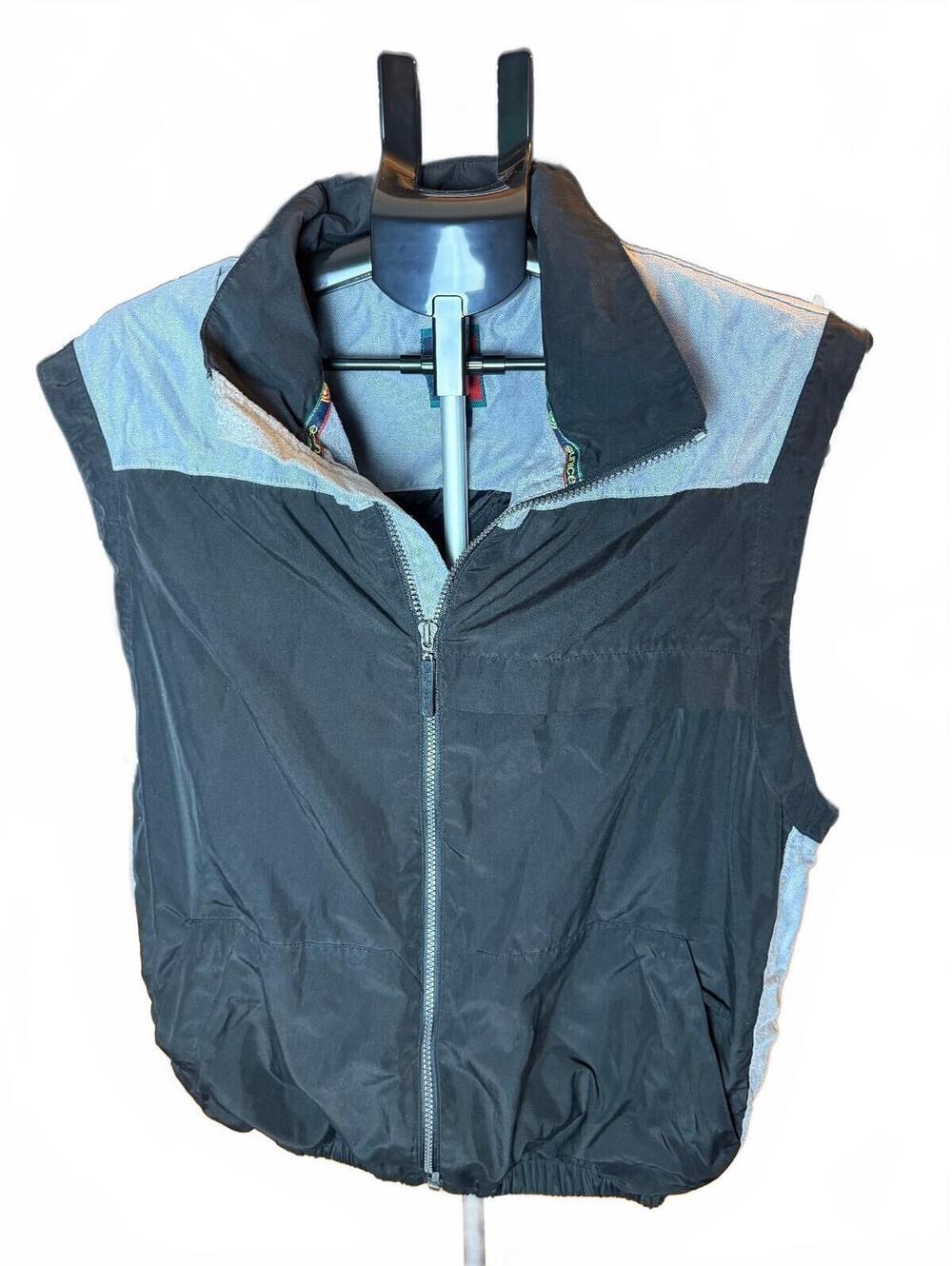 Sunice Black and Gray Sleeveless Windbreaker Nylon Vest golf jacket sz L vintage